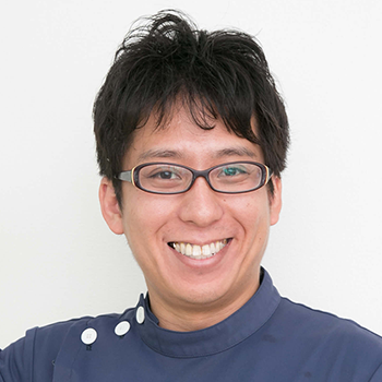 営業カレンダー・アクセス・駐車場の外観